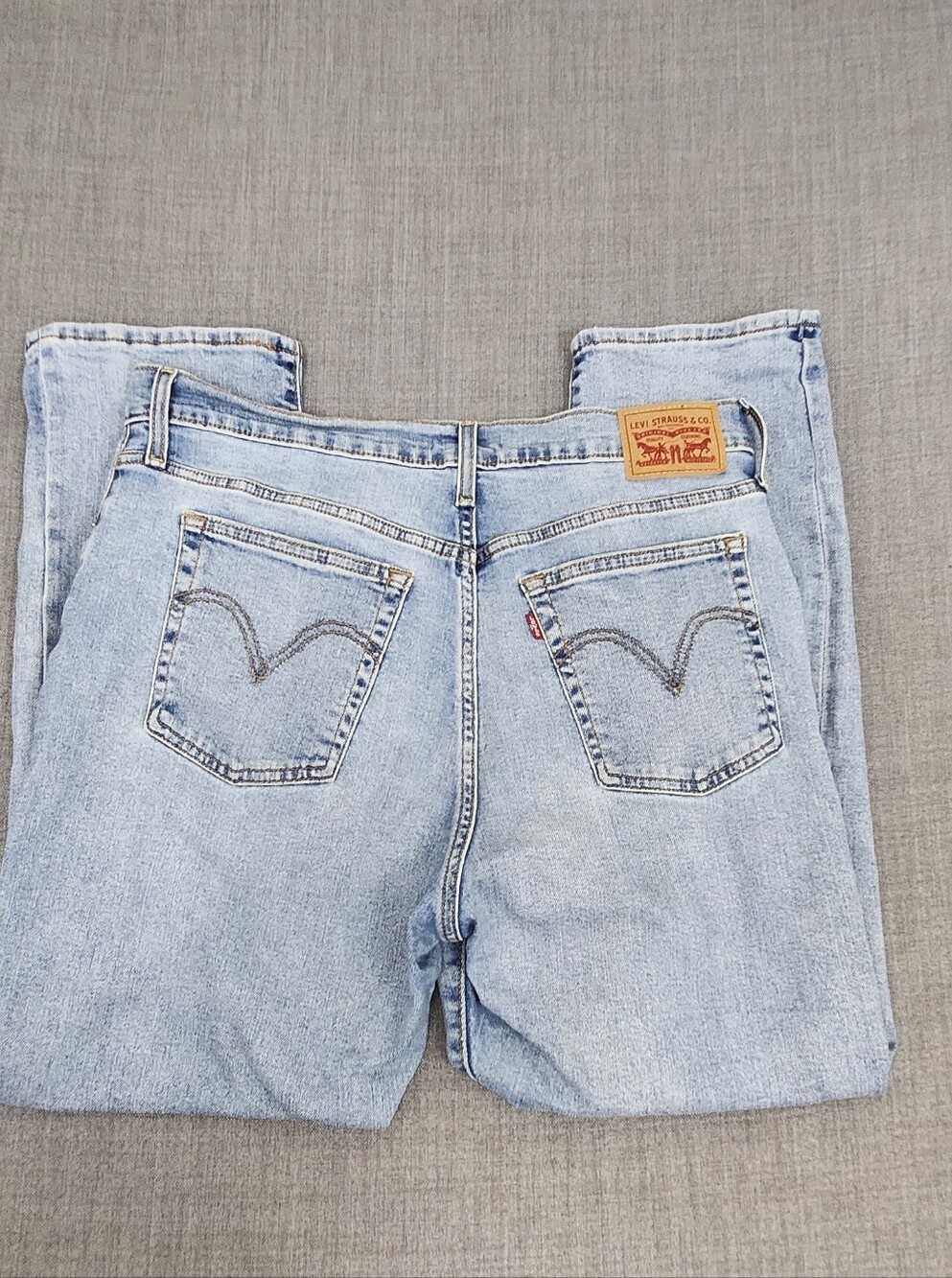 Levis Wedgie Strap Light Wash Distressed Style Denim Jeans. 32 × 28 - Picture 3 of 12